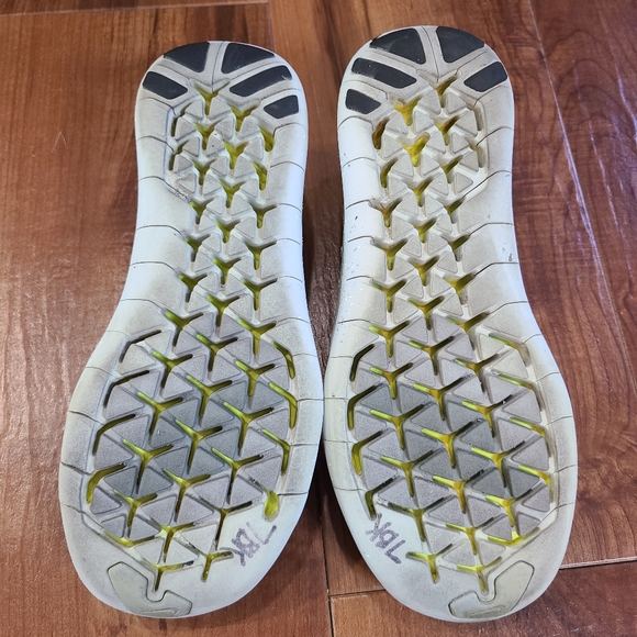 NIKE FreeRn Motion 2016 FLYKNIT Neon Rainbow Slip On Lace Up Womens Shoes Size 6 - Picture 13 of 15